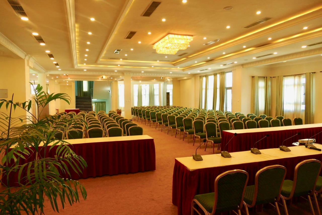 Abyssinia Renaissance Hotel Addis Abeba Esterno foto